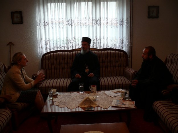 Episkop Atanasije sa Gordanom Dostanić i o. Željkom Đuricom, septembar 2013. godine