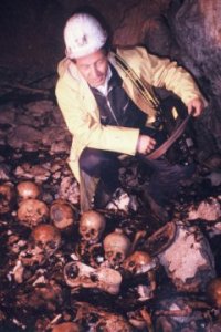 Budo Simonovic na dnu jame Ravni Dolac